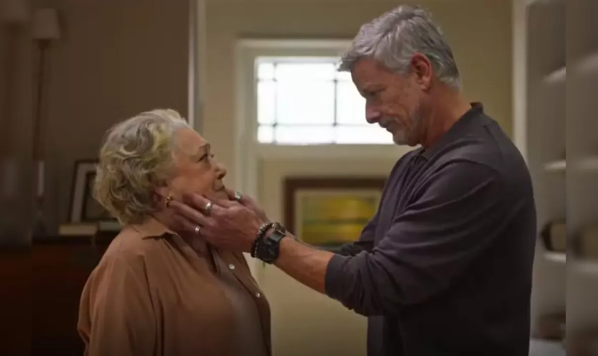 Rosa denuncia Jaques à polícia após sequestro de Filipa