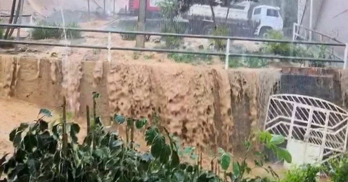 Enxurradas em Mutuípe após 77 mm de chuva nesta quinta-feira