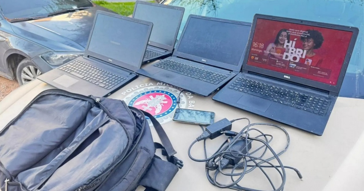 PM apreende notebooks e celular em ação no bairro São Cristóvão