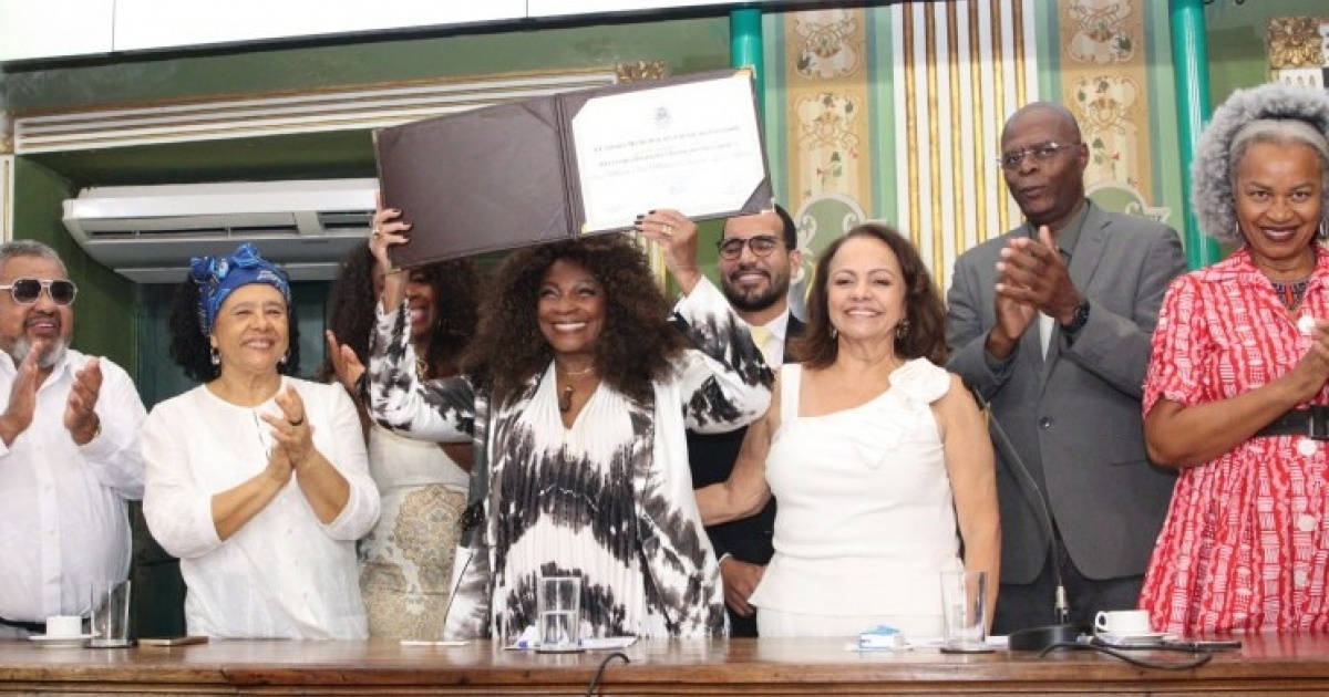Zezé Motta recebe título de Cidadã de Salvador na CMS