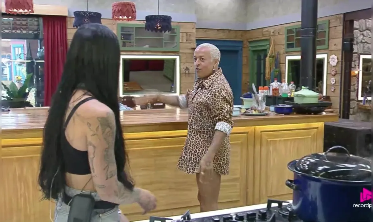 Rayane e Walério atacam Carol em 'A Fazenda 17'