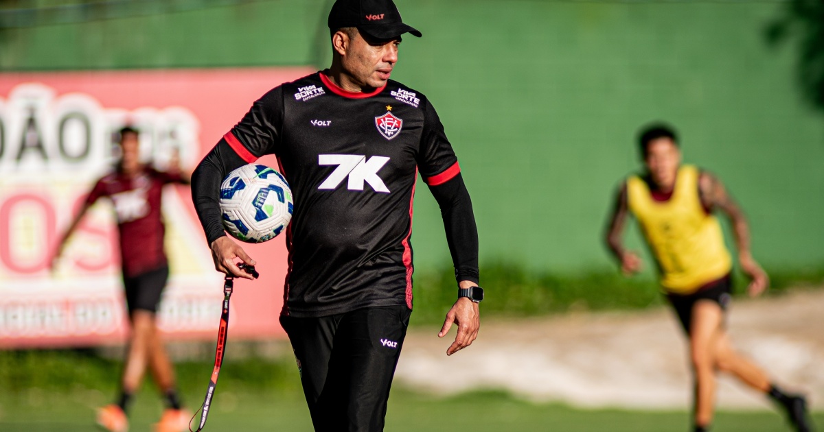 Vitória enfrenta Palmeiras em São Paulo com 23 jogadores