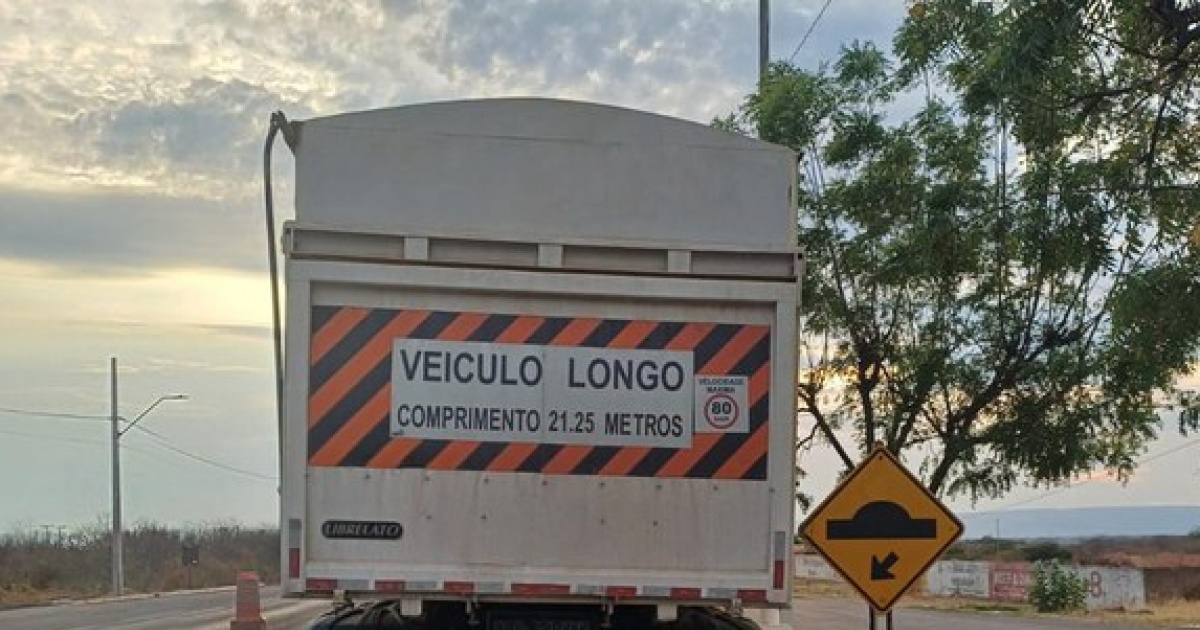 Autuação por documento irregular na BR-242 em Ibotirama