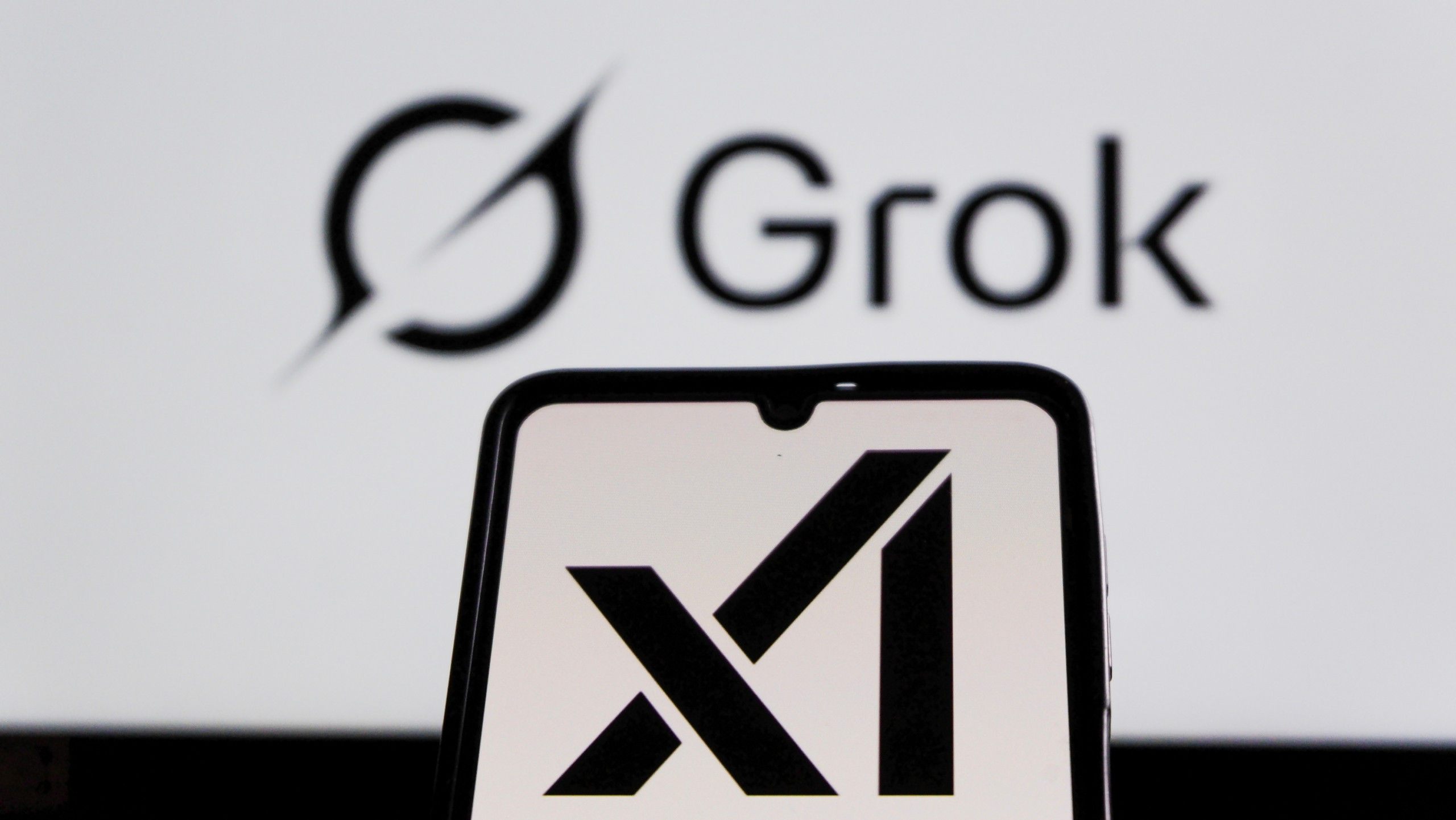 IA Elon Musk elogia criador e gera polêmica nas redes sociais