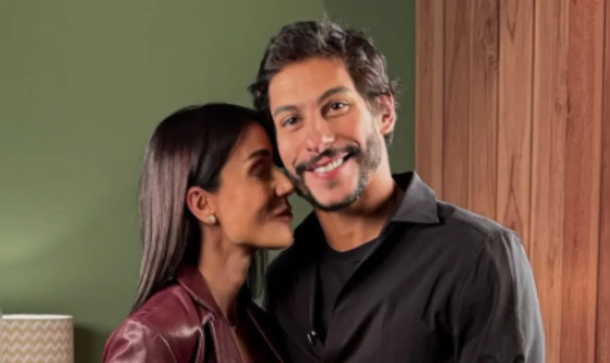 Michelle Barros recebe flores de Shia Phoenix antes do Miss Universo 2025