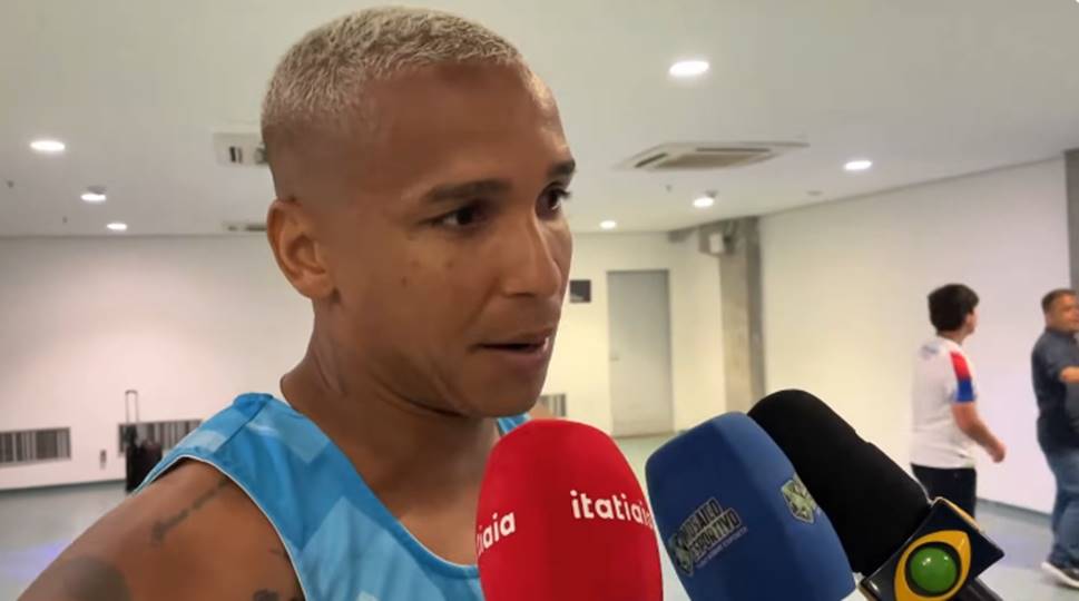 Deyverson pede desculpas após vitória do Fortaleza sobre o Bahia