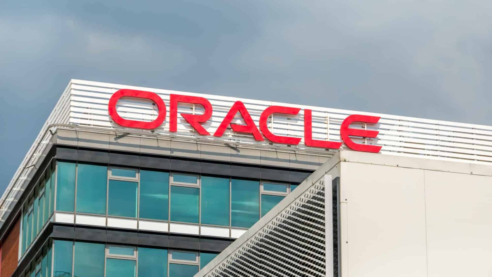 Oracle sofre queda de 25% nas ações após investimentos em IA