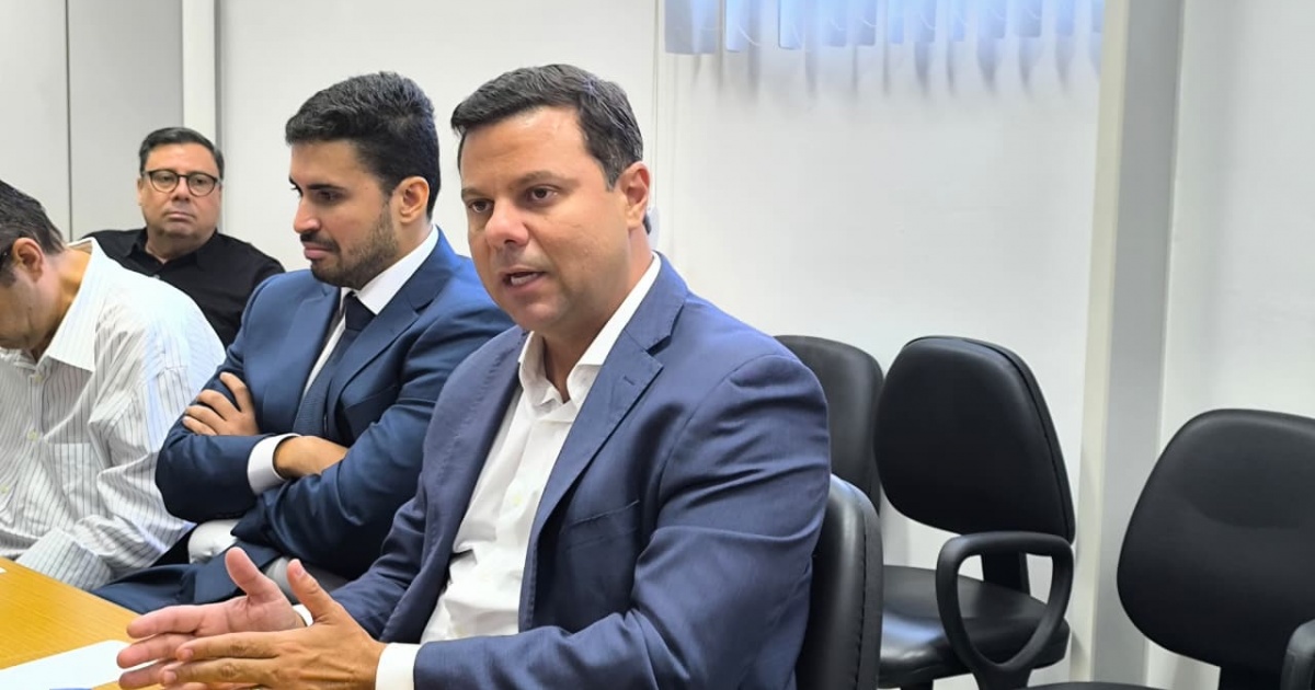 ACM Neto reduzirá partidos no palanque para eleições 2026