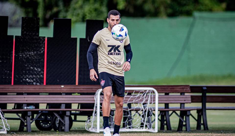 Vitória e Palmeiras se enfrentam às 19h30 em São Paulo pelo Brasileirão