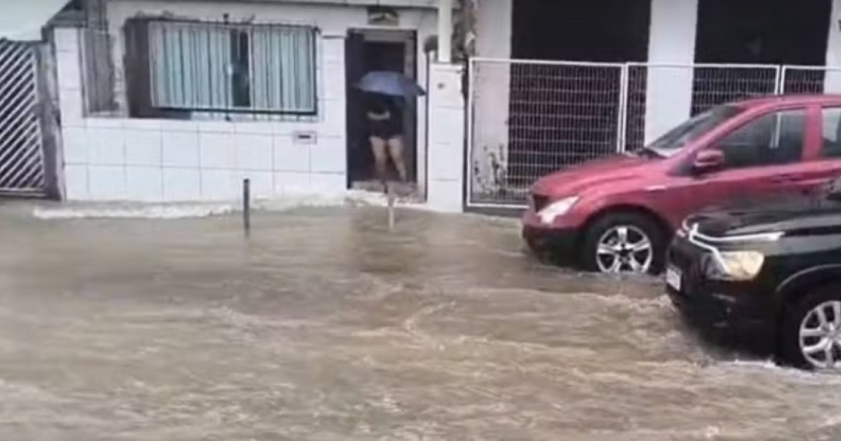 Chuva em Salvador provoca alagamentos e deslizamentos