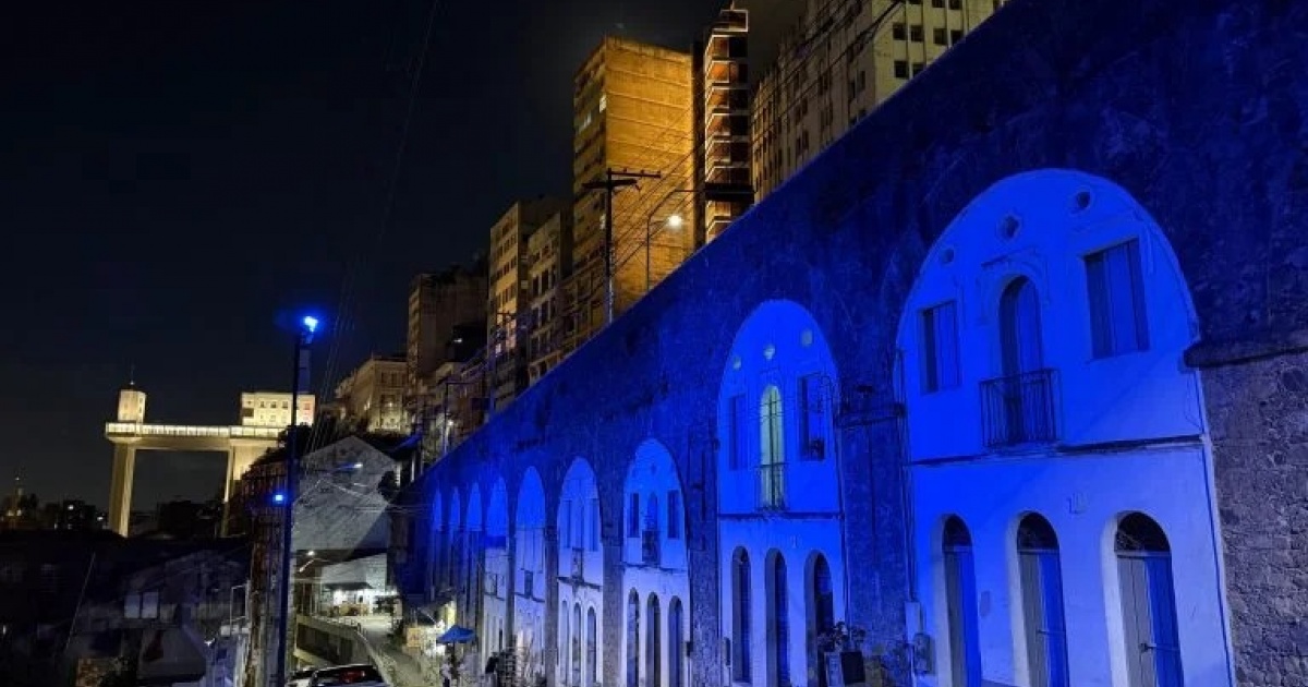 Salvador ilumina monumentos em azul para prevenção ao câncer de próstata