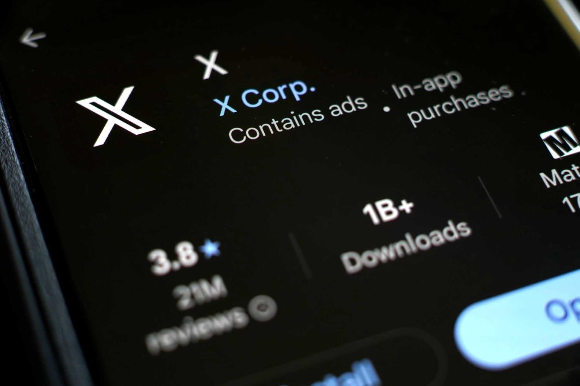 Joseph O’Connor condenado a restituir £4,1 milhões por ataque no Twitter